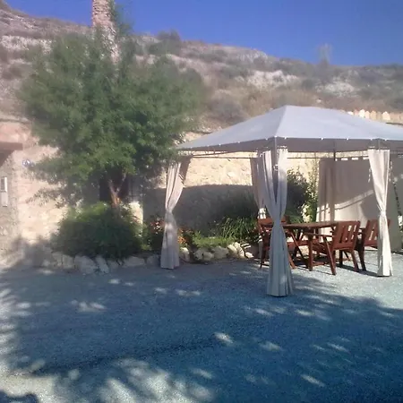 Hotel Cuevas De 3*